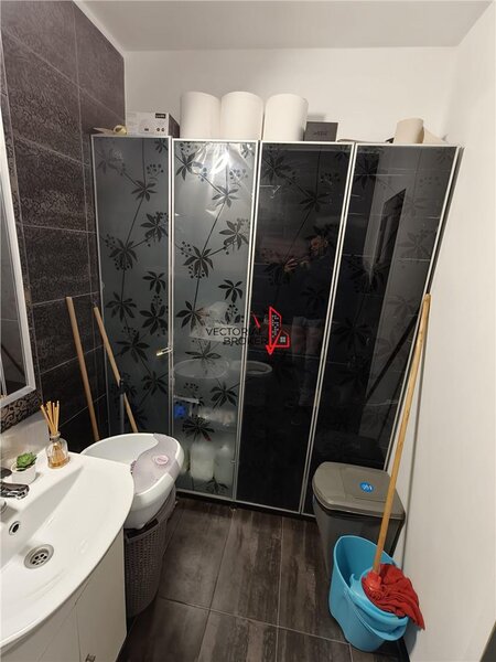 Teiul Doamnei, Spatiu comercial   salon de infrumusetare activ